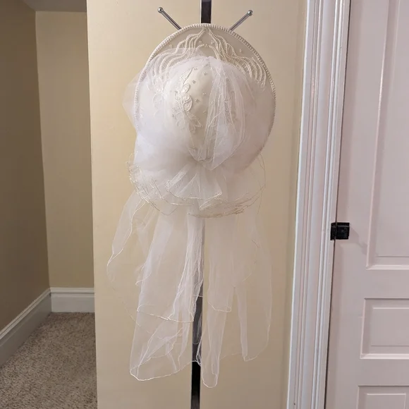 Vintage white beaded bridal hat with attachment tulle veil Long Vintage Juliet Cap Wedding Bridal Veils Cathedral  main image 2